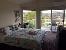 King_size_bed_with_a_view